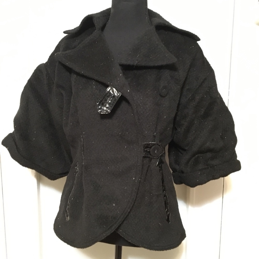Black Crop Jacket w Puffer Sleeves‎